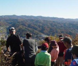10/30 城山頂上 ほう、あそこが駒ヶ岳か！こちらが万三郎か？