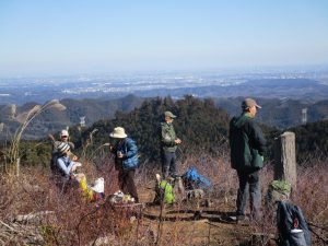 (10/12)展望が開けた要害山で昼食に