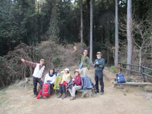 10/12 幕岩からの展望を楽しみながら一休み