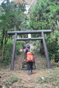 4/9 「熊野神社」の200段の階段