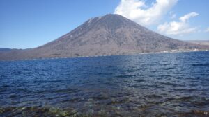 8/10 讃嘆部から正面に見える男体山