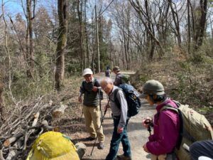 10/10 Lの先導の下、登山道を30分ほど短縮出来た