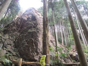 10/12 下り途中の男岩=ロックの練習場
