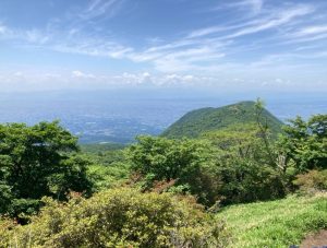 7/9 荒山登山道から見えた鍋割山