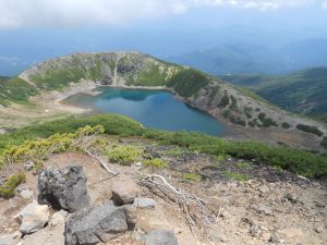 14/15 水を湛える三ノ池