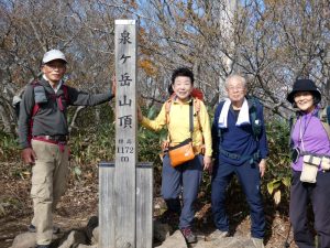 6/9 泉ヶ岳頂上にて