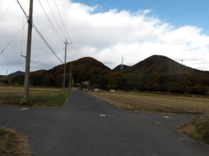 8/8通り過ぎてきた山を振り返る