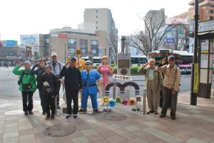 1/9 亀有駅前の両さん像に敬礼
