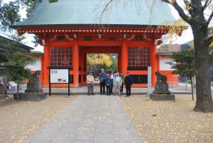 7/9 葛飾八幡宮前で