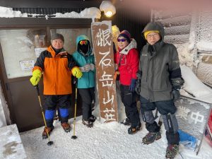 3/11 根石岳山荘にて