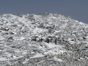 4/11 根石岳に登る