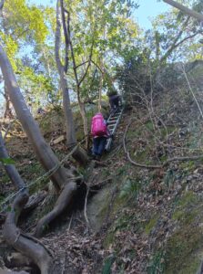 7/9 一番の難所から梯子で登山道へ