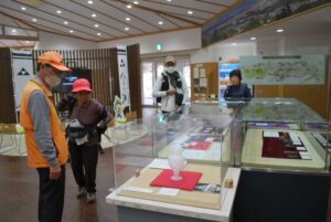 4/12「ガイダンス施設」でボランティアの説明