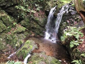 7/12敗れた北条方が身を投げたという御主殿の滝