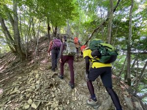 2/11 登山道に入っていきなりの急登