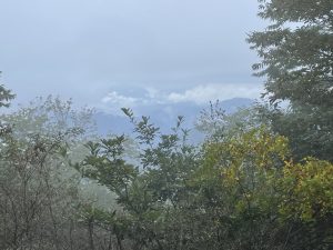 9/9 一瞬の晴れ間に薄っすら見えた山並み