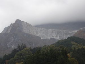 9/9 異様な武甲山の山頂は霧の中帰り道の振り返り